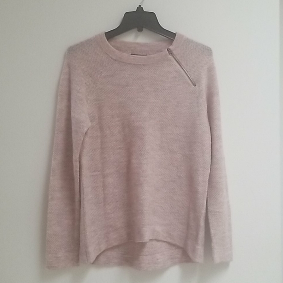 Abercrombie & Fitch Sweaters - Abercrombie & Fitch Pink Sweater!
